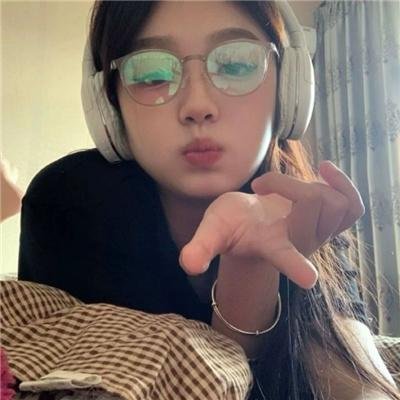 两颗心灵在平凡中找到依靠
